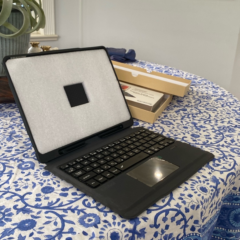 iPad Keyboard Case For iPad 9th 8th 7th gen and Air 3 and iPad Pro 10.5